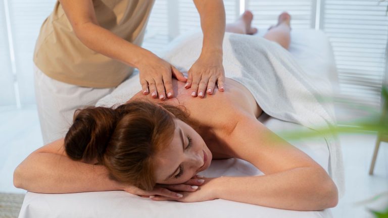 Beneficios de los masajes relajantes y cómo saber si los necesitas